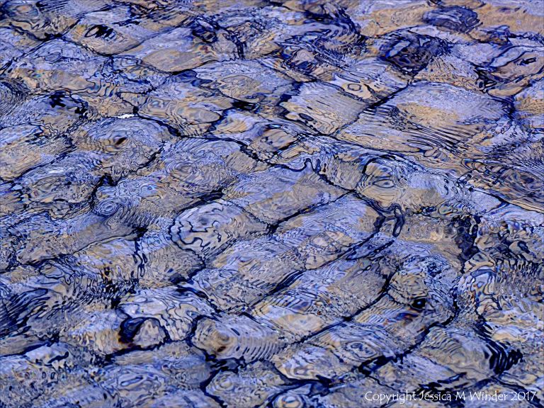 Natural patterns in rippled water