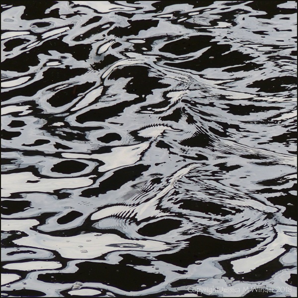 Natural patterns on flowing water