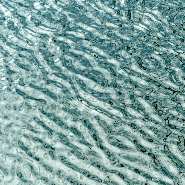 Seawater surface texture and reflection patterns