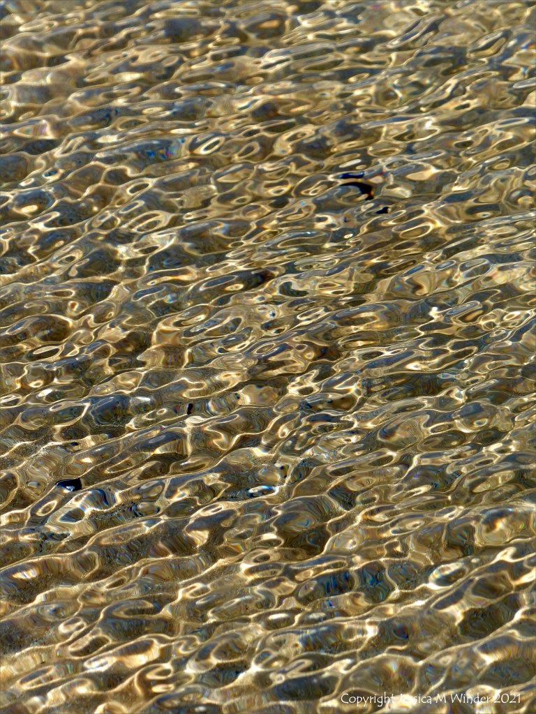 Natural patterns of rippled water with reflected light