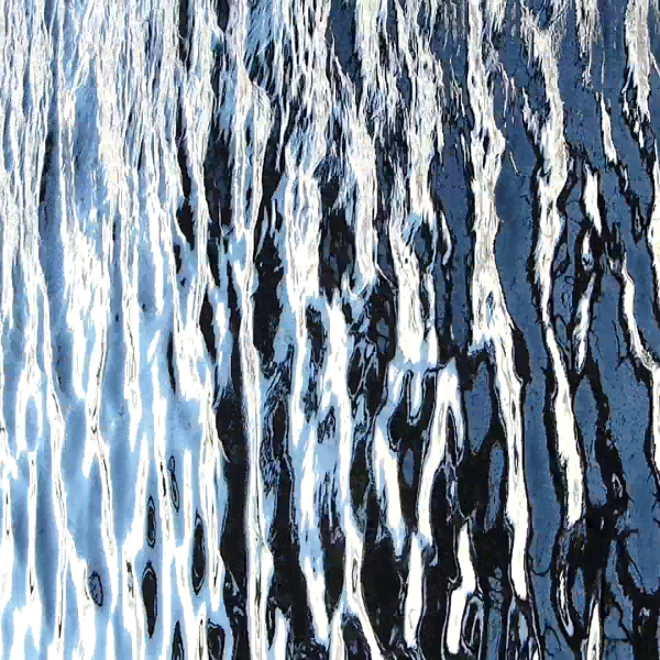 Reflection pattern on water surface